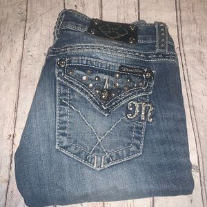 Miss Me for the Buckle studded pocket Y2K style straight leg capris 27